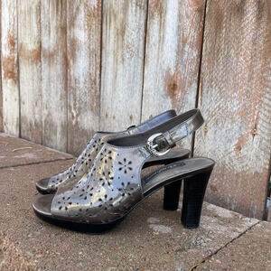 BRIGHTON Women’s Gray Patent Leather Shiny Sling Back Heel Size 7.5